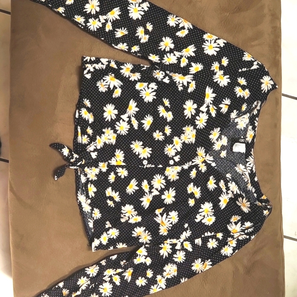 Cropped sunflower long sleeved shirt- Size 12